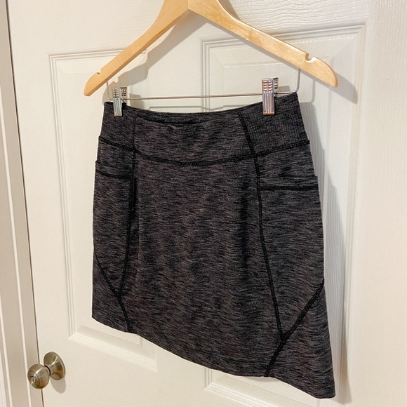 Athleta Charcoal Gray Heathered Excursion Skort - Picture 3 of 8